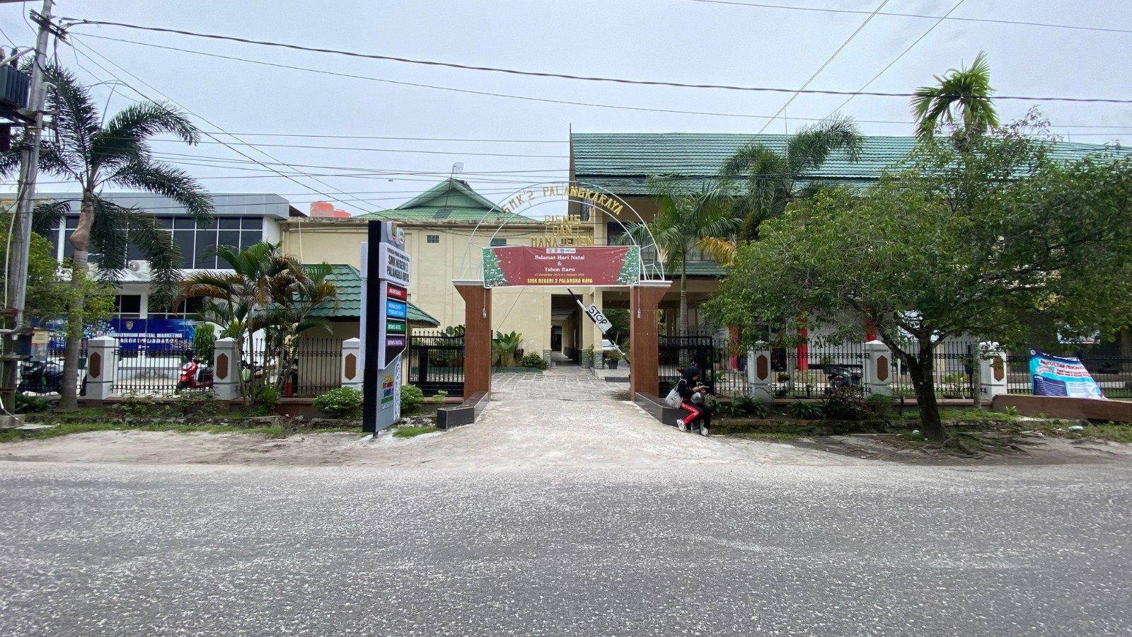 Gerbang SMKN 2